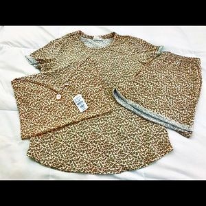 NWT PAJAMA SET W/ CARRY BAG- 1 X
